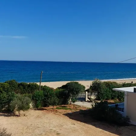Beachfront Oleanders House In Skala Hébergement de vacances *
