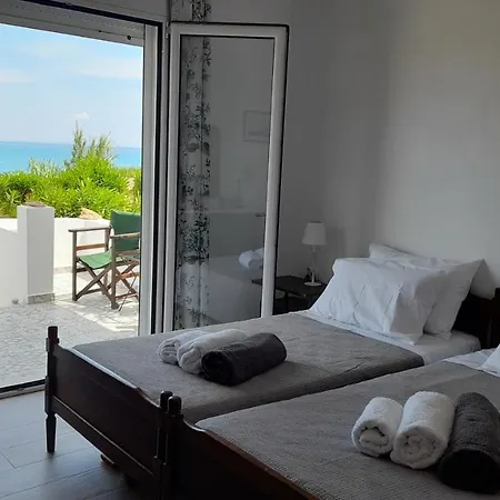 Beachfront Oleanders House In Skala *