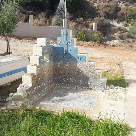 Beachfront Oleanders House In Skala בית נופש