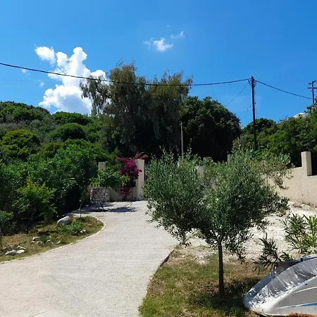 Beachfront Oleanders House In Skala