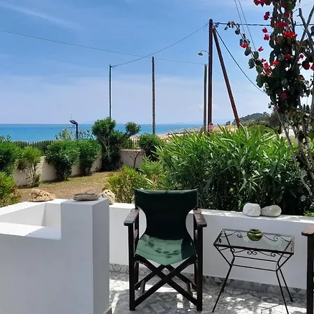 Beachfront Oleanders House In Skala